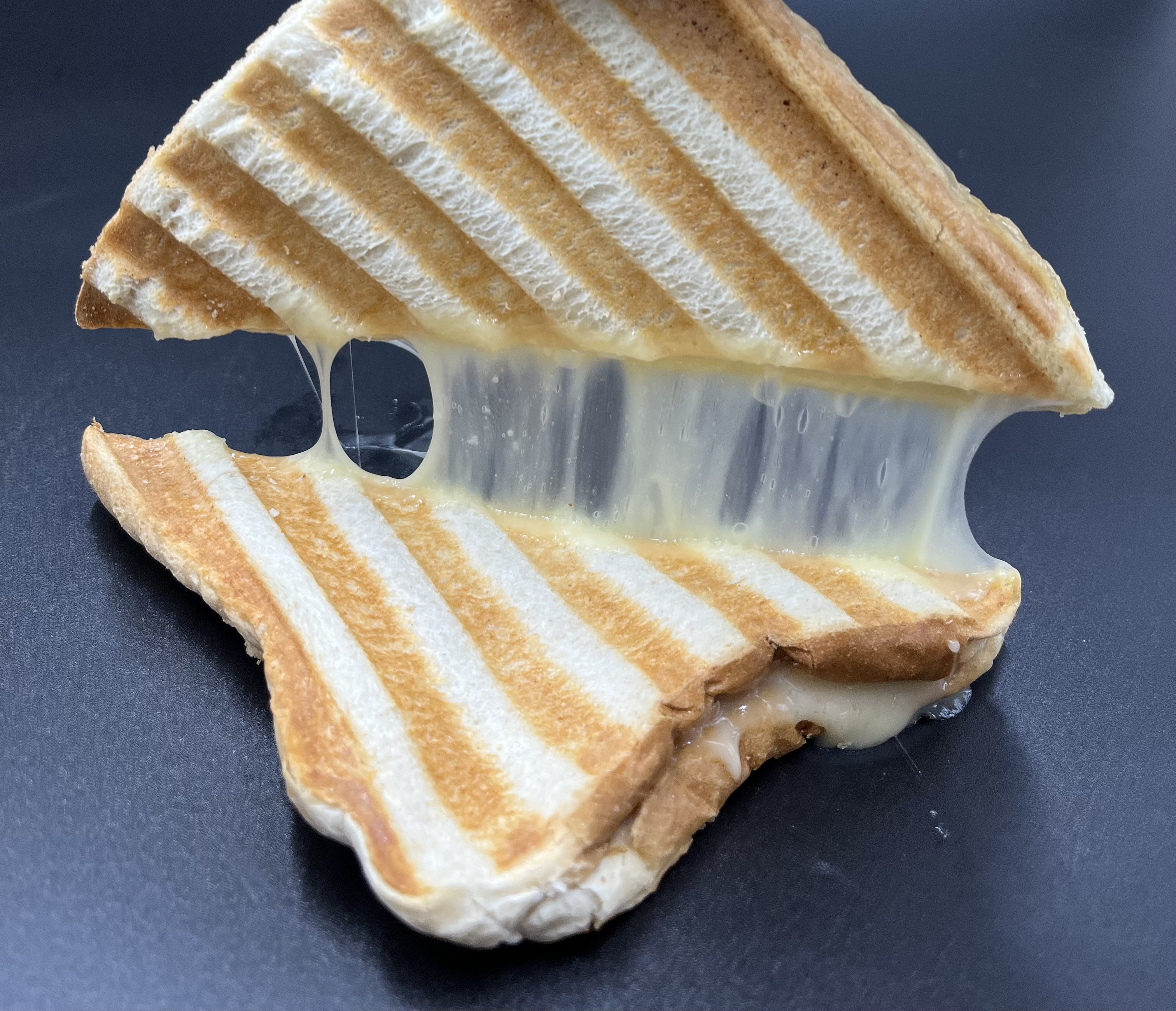 Nouveau : le fromage végétalien d’Emsland Group, qui fond et s’étire à la perfection